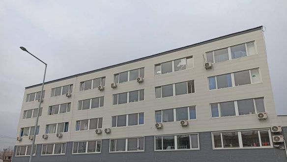 Magyarország legnagyobb menekültszállóját hozta létre és üzemelteti adományokból Budapesten a Migration Aid