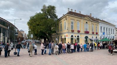 Rekord napi részvétel az előválasztáson: több mint százezren szavaztak pénteken