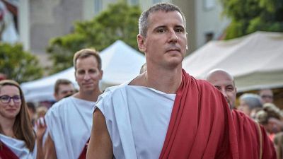 Hallgasd meg, hogyan riogatja migránsokkal a szombathelyieket egy névtelen géphang!