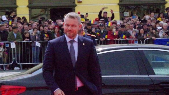 Senkit nem zavar a magyar himnusz, mondta a szlovák miniszterelnök az Azonnalinak