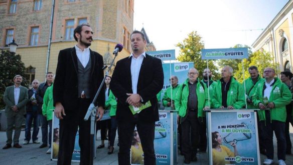 Hadházy, az LMP és civilek is tülekednek az Európai Ügyészséget akaró aláírásokért 