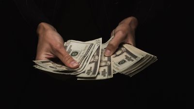 Oroszország az államcsőd küszöbén tántorog