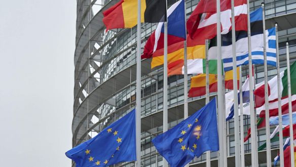 Óriási siker: Háromnegyedes többséggel támogatta az Európai Parlament a Minority Safepacket