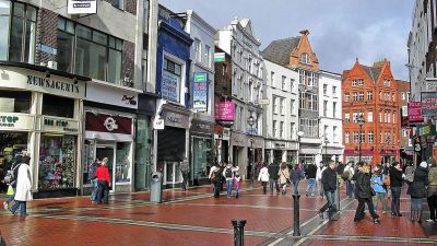 Az ország lezárását tanácsolták szakértők az ír miniszterelnöknek, de ő erre nem hajlandó