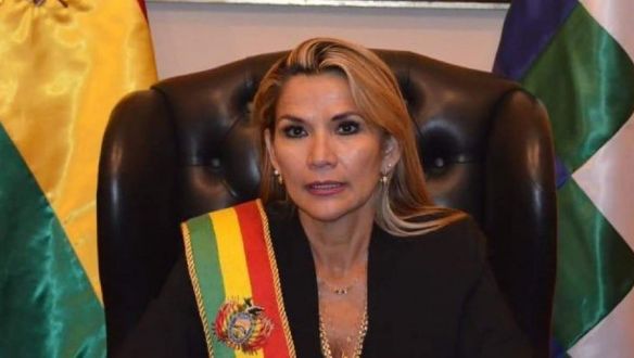 Ideiglenes elnökké nevezte ki magát egy bolíviai szenátor