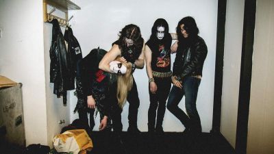 Mi történik, ha eldurvul egy frusztrált náci és egy sztálinista pozőr barátsága?