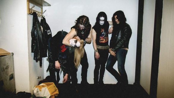 Mi történik, ha eldurvul egy frusztrált náci és egy sztálinista pozőr barátsága?