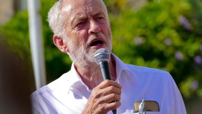 Antiszemitizmus és iszlamofóbia került elő a brit választásokra