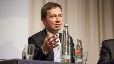 Dafke elindul az EP-választáson az egyszemélyesre fogyatkozott német professzorpárt