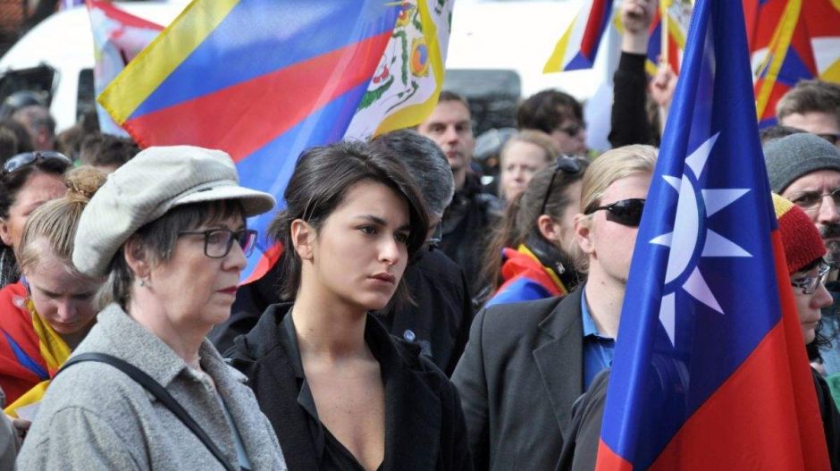 Ismét kitűzik a prágai városházára a tibeti zászlót