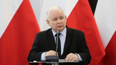 Kaczyński azt mondja, bizonyítéka van arról, hogy az oroszok ölték meg az ikertestvérét