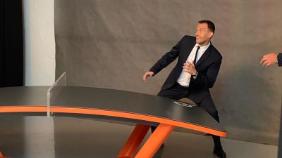 Ki nem találná senki, honnan ismerős a Gattyán-párt weboldala!