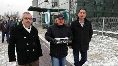 További ellenzéki képviselők próbálnak bejutni az MTVA épületébe