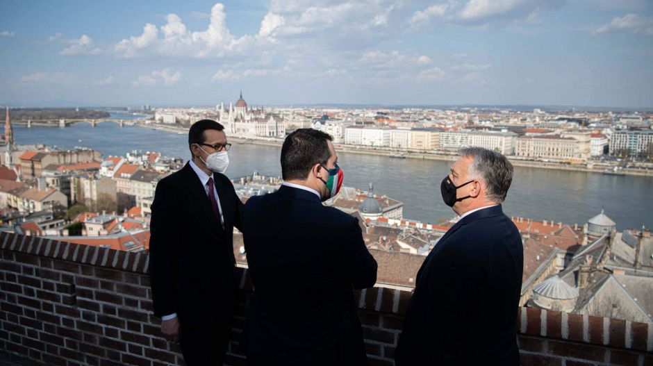 Nyithatnak a teraszok, ha 3,5 millió ember megkapta az első oltást