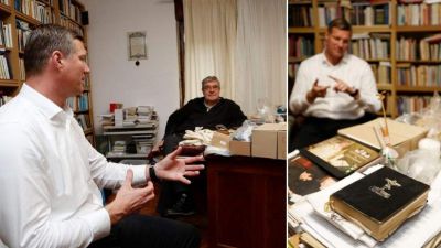 Papokkal kampányol a Fidesz pécsi polgármesterjelöltje