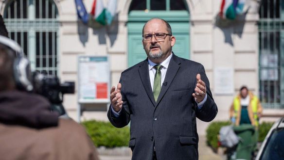 Újabb nevet jelentett be az LMP: Csárdi Antal is indul az előválasztáson