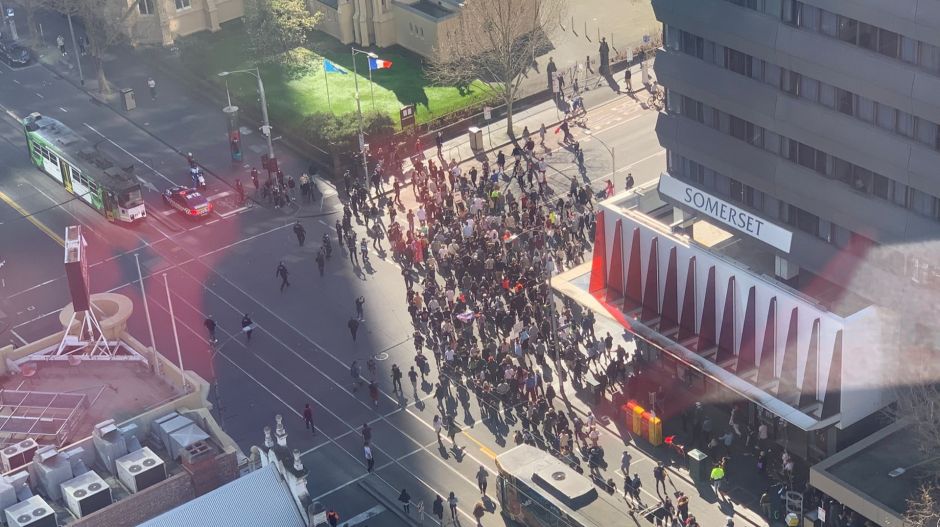 Több száz tüntetőt vettek őrizetbe Ausztráliában a lockdownellenes tüntetések miatt