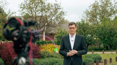„A politikusok és a média csak négyévente jönnek ide” – Karácsony Gergely falujában jártunk