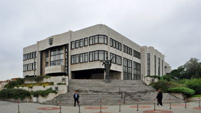 Bejutna a parlamentbe az alakuló magyar párt Szlovákiában, de Robert Fico is egyre erősödik