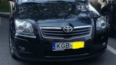 Megvan, melyik politikusé a KGB-s fekete autó