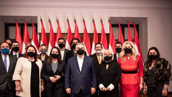 Sok mindent el kell majd engednie a brüsszeli Fidesznek a Néppártból való távozás után