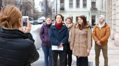 Senkit sem érdekelt a Momentum sajtótájékoztatója, csak az Azonnalit :(