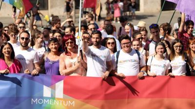 A Momentum arra kéri a Jobbikot, hogy ne szavazza meg a melegellenes pedofiltörvényt