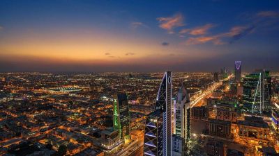 Bevezeti a turistavízumot Szaúd-Arábia, de a látogatóktól is elvárják, hogy „erkölcsösen” öltözzenek