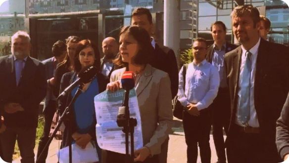 Az LMP direkt nem vett részt Hadházy sokadik MTVA-s akcióján, a szocikat Tordai képviselte