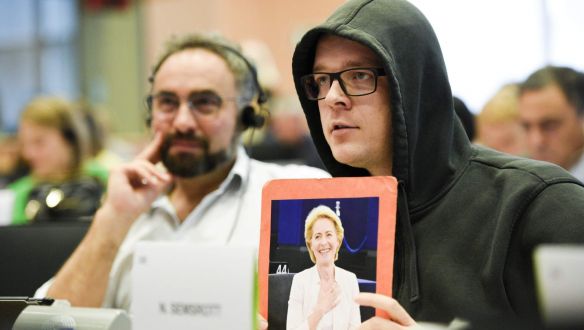 Kilépett a német viccpártból az egyik EP-képviselő, mert nem tetszett neki a pártelnök vicce