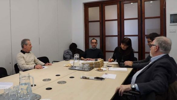 Az önkormányzati bizottság, ami évente tíz percet malmozik többmilliós fizetésért