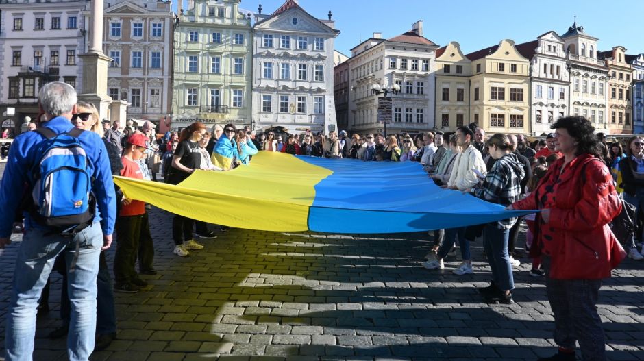 Adományszámlát nyitott a prágai ukrán nagykövetség, fegyvert vásárol a befolyt pénzből