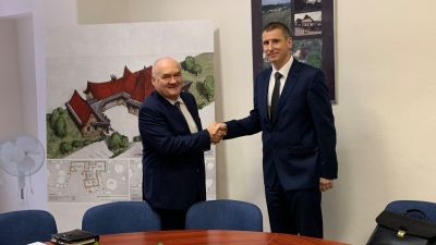 Szombathelyi adok-kapok: Hende Csaba elmaradt felújításoknál videóztatta magát, Nemény András polgármester szerint hazudik