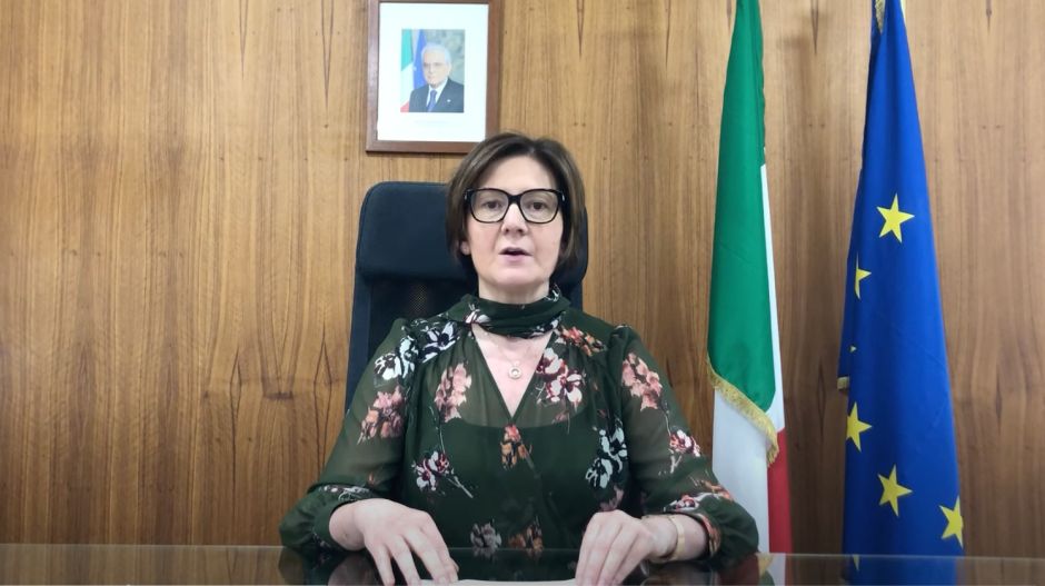 Kiesett az erkélyen és meghalt egy olasz nagykövet