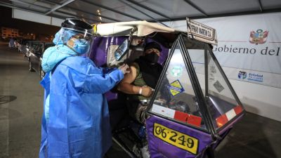 Tele a szépségszalonok, kifogyott a hajfesték a boltokból: így ment Peru oltatni