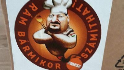 Németh Szilárd fejével ellátott Csíki Sört osztogattak Csepelen