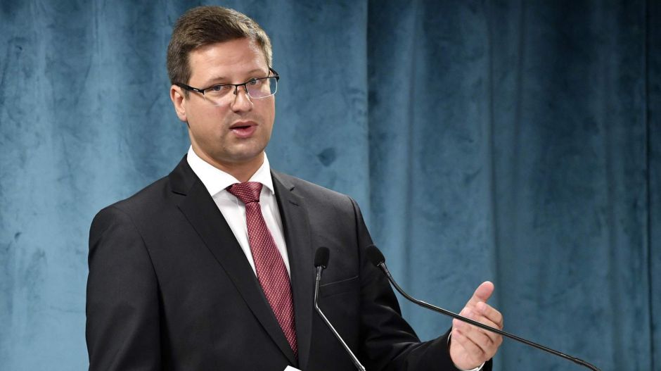 Gulyás: nincs újabb szigorítás, de marad a tömegrendezvények tilalma