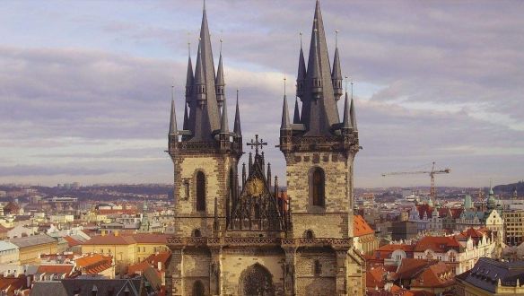 Itt a végső döntés: adóznia kell a cseh egyházaknak a kárpótlás után