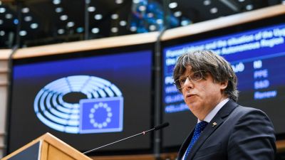 Letartóztatták a katalán exelnököt, Carles Puigdemontot, a katalán kormány a szabadon engedését követeli