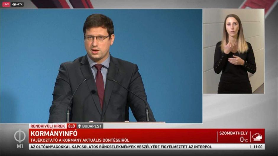 A kormány nem találgatna Szájer-ügyben, a karácsonyi szabályokról december 9. után döntenek