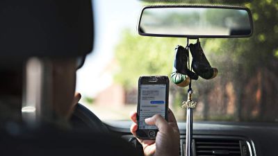 Te mit szólnál hozzá, ha a megállítana a rendőr, és nem csak a jogsidat kérné el, hanem a mobilodat is?