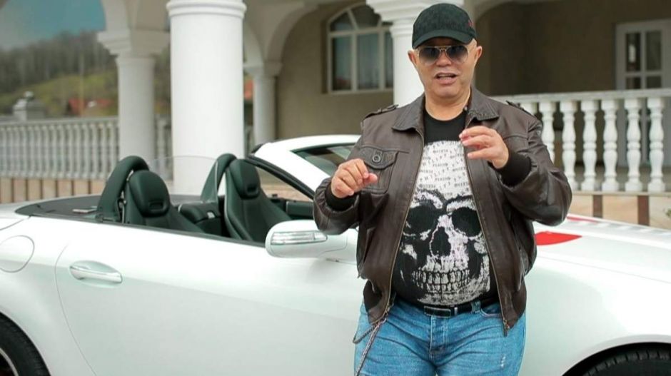 Románia leghíresebb mulatós sztárjai feljelentették a maffiát, mert vissza kellett adniuk a rájuk szórt bankjegyeket
