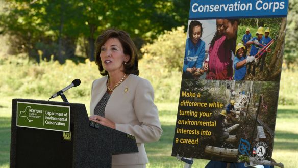 Hozhat változást New York új kormányzója a demokraták legkorruptabb államába?