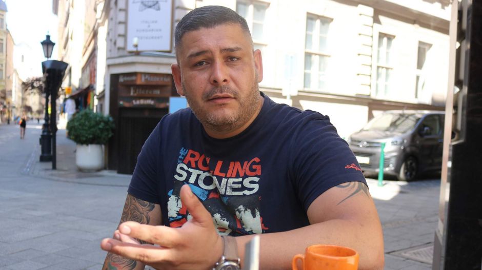 Ha a világnézeted megegyezik a tulajdonos körével, az nem csicskaság! Ábrahám Róbert az Azonnalinak
