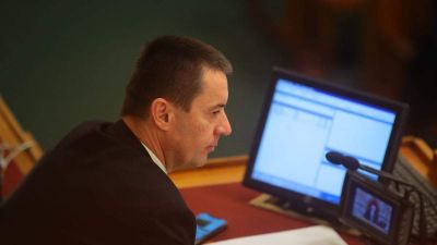 Sneider Tamás: Nem mondok le a parlamenti alelnökségről!