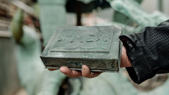 Másfélórás show keretében nyitottak ki Pozsonyban egy 176 éve lezárt időkapszulát