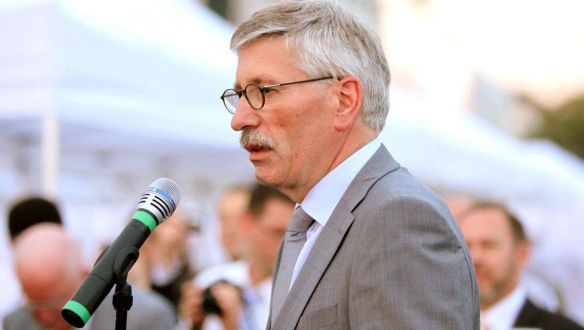 Mi tartott abban tíz évig, hogy a német szocdemek kizárjanak egy iszlámellenes politikust?