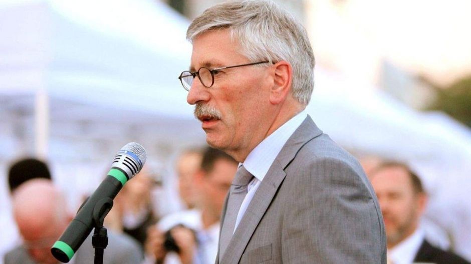 Mi tartott abban tíz évig, hogy a német szocdemek kizárjanak egy iszlámellenes politikust?