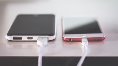 Szeptemberben jöhet az egységes mobiltöltőkről szóló európai szabályozás