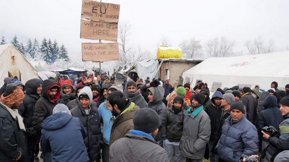 Bezárják a hírhedt vučjaki migránstábort